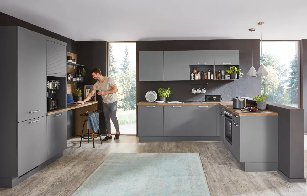 Moderne Einbauküche aus der Serie Aktuell