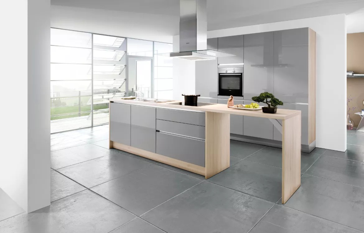 Einbauküche mit Kochinsel für Design-Liebhaber