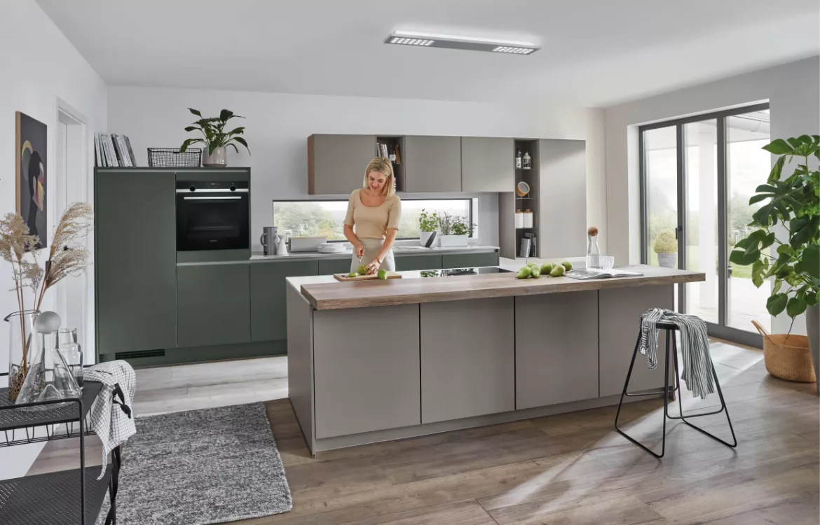 Atrium Trend mit Massivholzarbeitsplatte