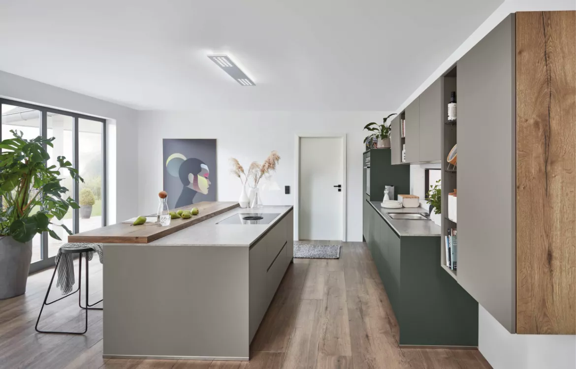 Atrium Trend mit Massivholzarbeitsplatte