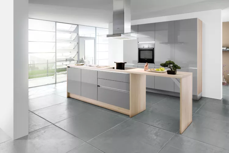 Einbauküche mit Kochinsel für Design-Liebhaber