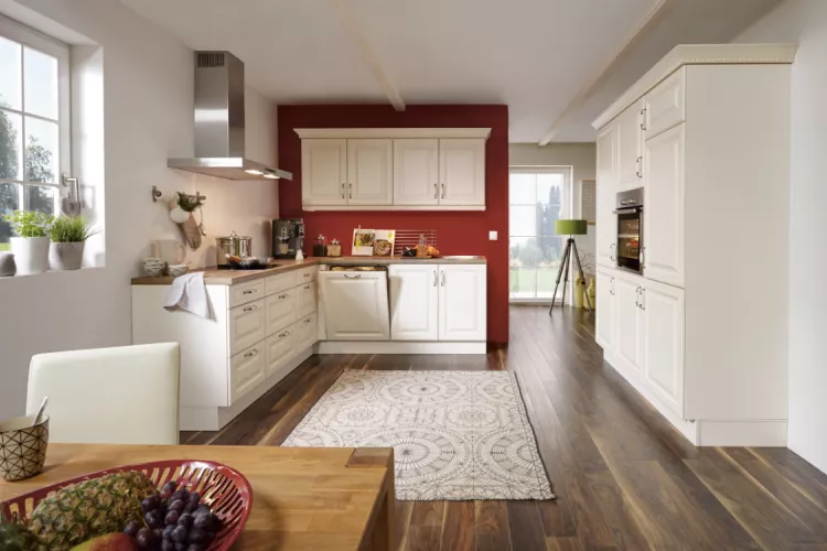 Landhausküche mit einladender Atmosphäre