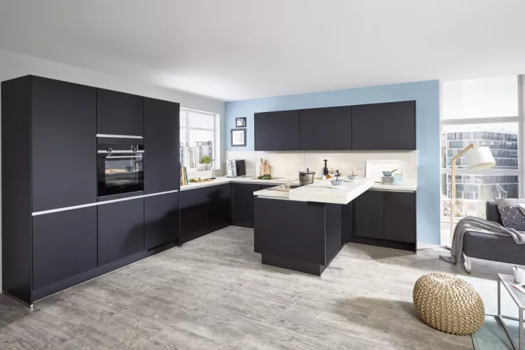 Edle Einbauküche in U-Form