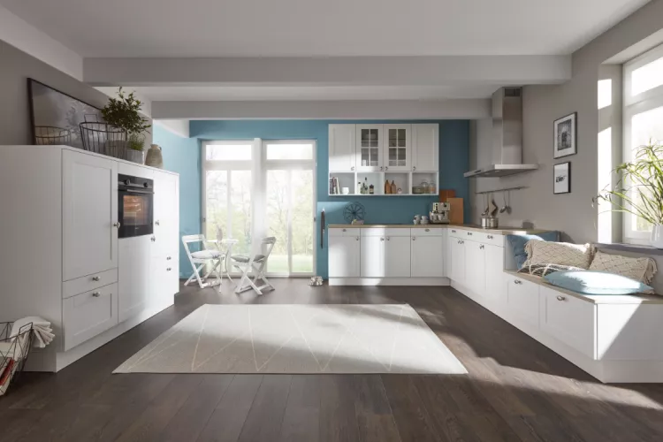 Wohnliche Einbauküche im modernem Landhaus-Stil