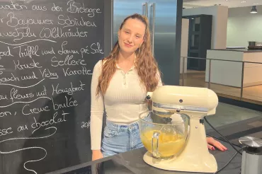 Anna Obenauer in der Eventküche