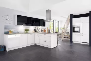 Küche in schwarz weiß
